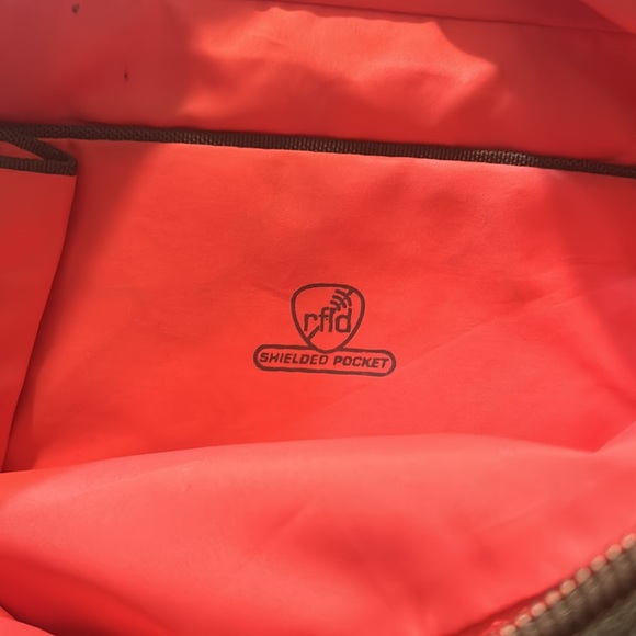 Travelon RFID Anti-theft Purse and Wallet - Picture 14 of 16